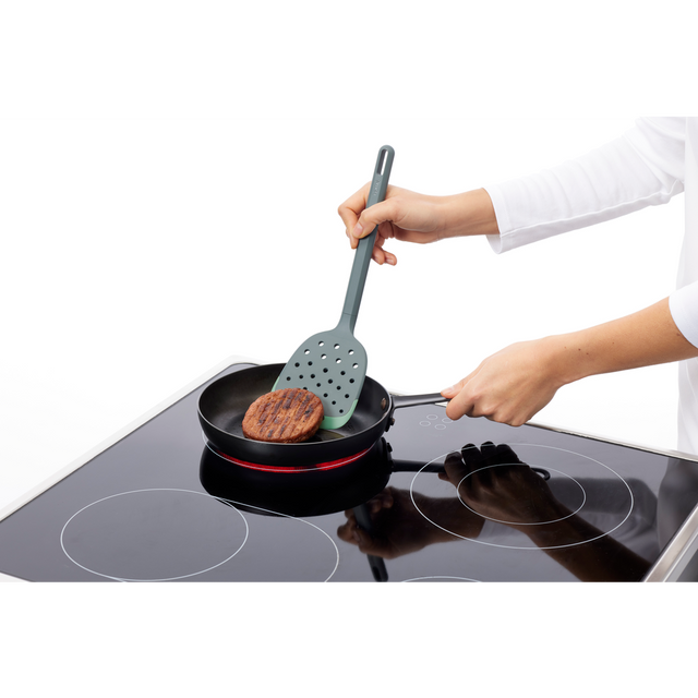 Espátula para voltear ranurada